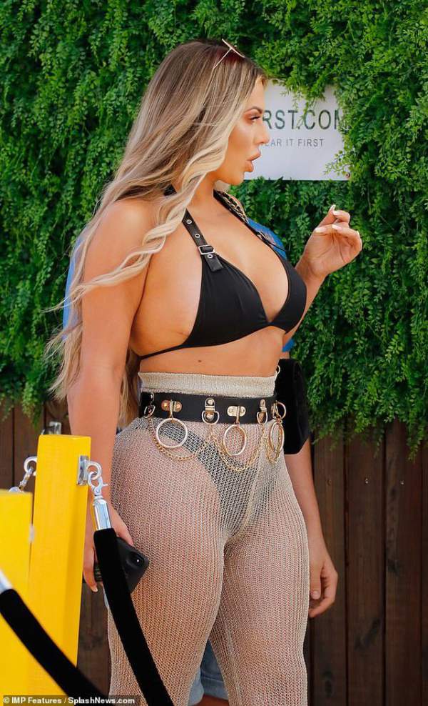 Holly Hagan Khoe Vòng Ba Ngoại Cỡ 5