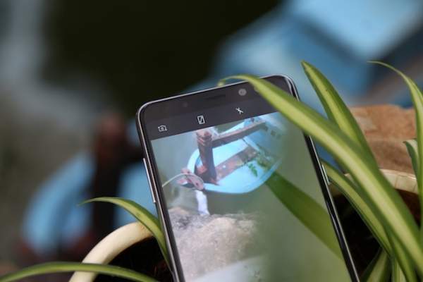 Samsung Galaxy A8: Điện Thoại Có Camera Selfie Kép Xóa Phông Mịt Mù 7