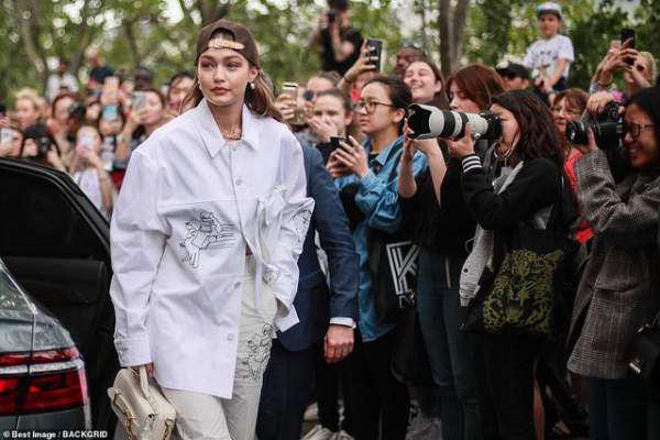 Gigi Hadid Sành Điệu Xuất Hiện Tại Paris 7