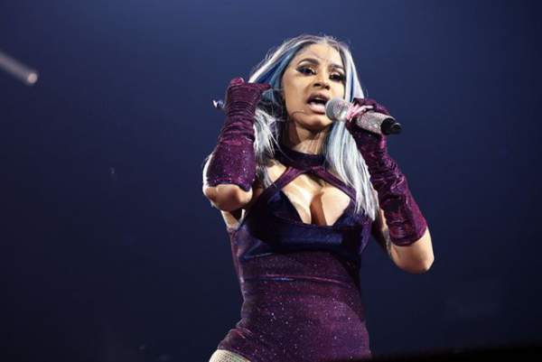 Cardi B Khoe Ngực Ngoại Cỡ, Trình Diễn Lôi Cuốn 5