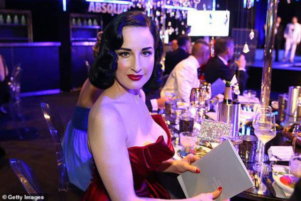 Nhan Sắc Đáng Ngưỡng Mộ Của Vũ Nữ Thoát Y U50 Dita Von Teese 5