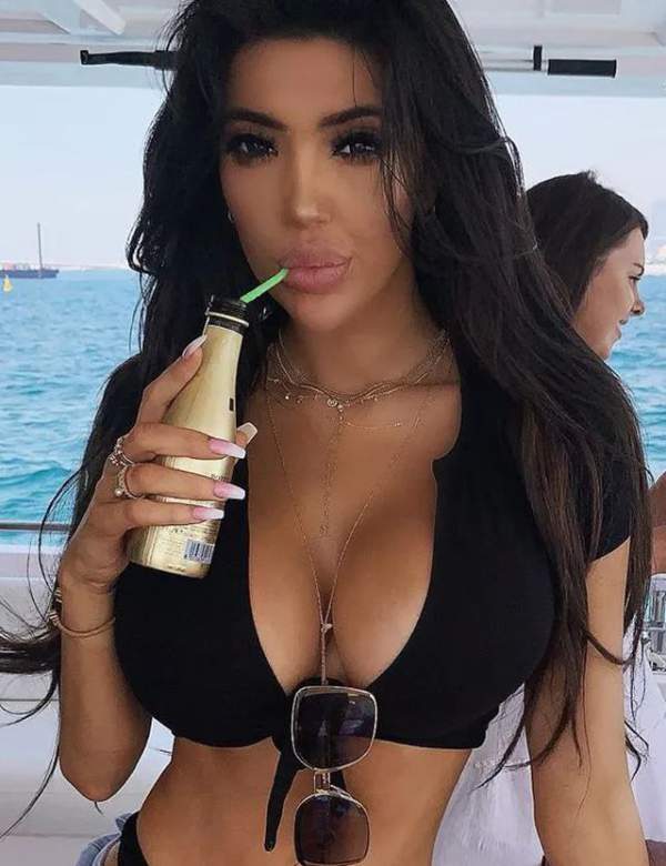 Chloe Khan Liên Tục Khoe Ngực Ngoại Cỡ 10