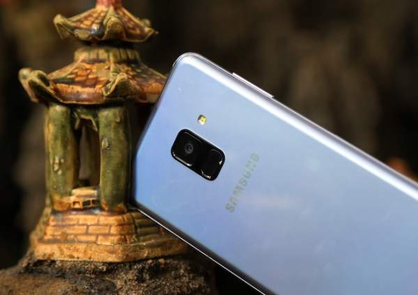 Samsung Galaxy A8: Điện Thoại Có Camera Selfie Kép Xóa Phông Mịt Mù 6