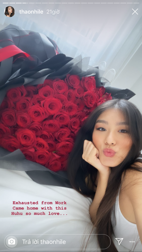 Hot Girl Đua Nhau Khoe Quà Valentine Đắt Đỏ Và Hoành Tráng 2