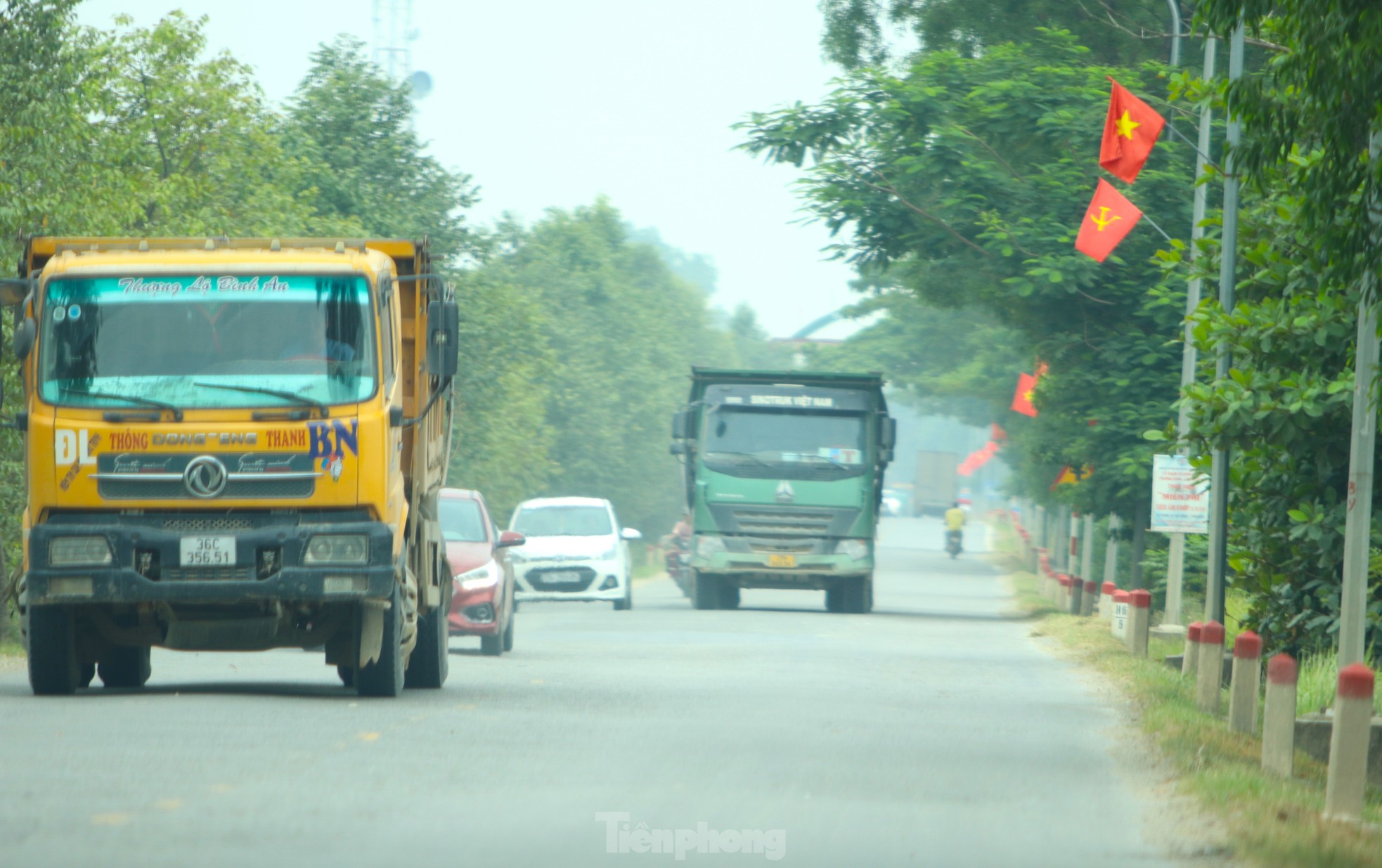 Xe TảI Chở VậT LiệU NốI đUôI ChạY RầN RầN, NgườI DâN KêU TrờI Vì BụI - ẢNh 5.