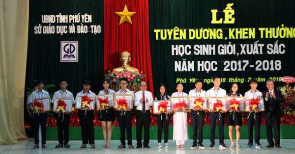 Phú Yên: Tuyên Dương Hơn 240 Học Sinh Giỏi, Xuất Sắc Năm Học 2017-2018 2