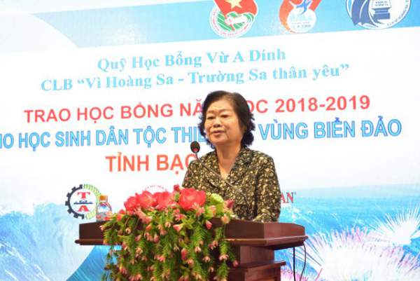 Nguyên Phó Chủ Tịch Nước Trao Học Bổng Vừ A Dính Cho Học Sinh Bạc Liêu 2