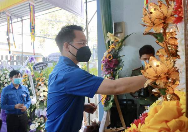 Trao Huy Hiệu “Tuổi Trẻ Dũng Cảm” Đến Chiến Sĩ Hy Sinh Khi Làm Nhiệm Vụ 3