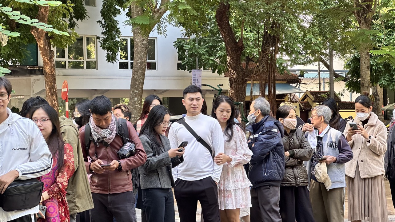 NgườI DâN Hà NộI XếP HàNg DàI Chờ VàO ThăM TháP NướC HàNg ĐậU LầN đầU Mở CửA Sau GầN 130 NăM- ẢNh 7.