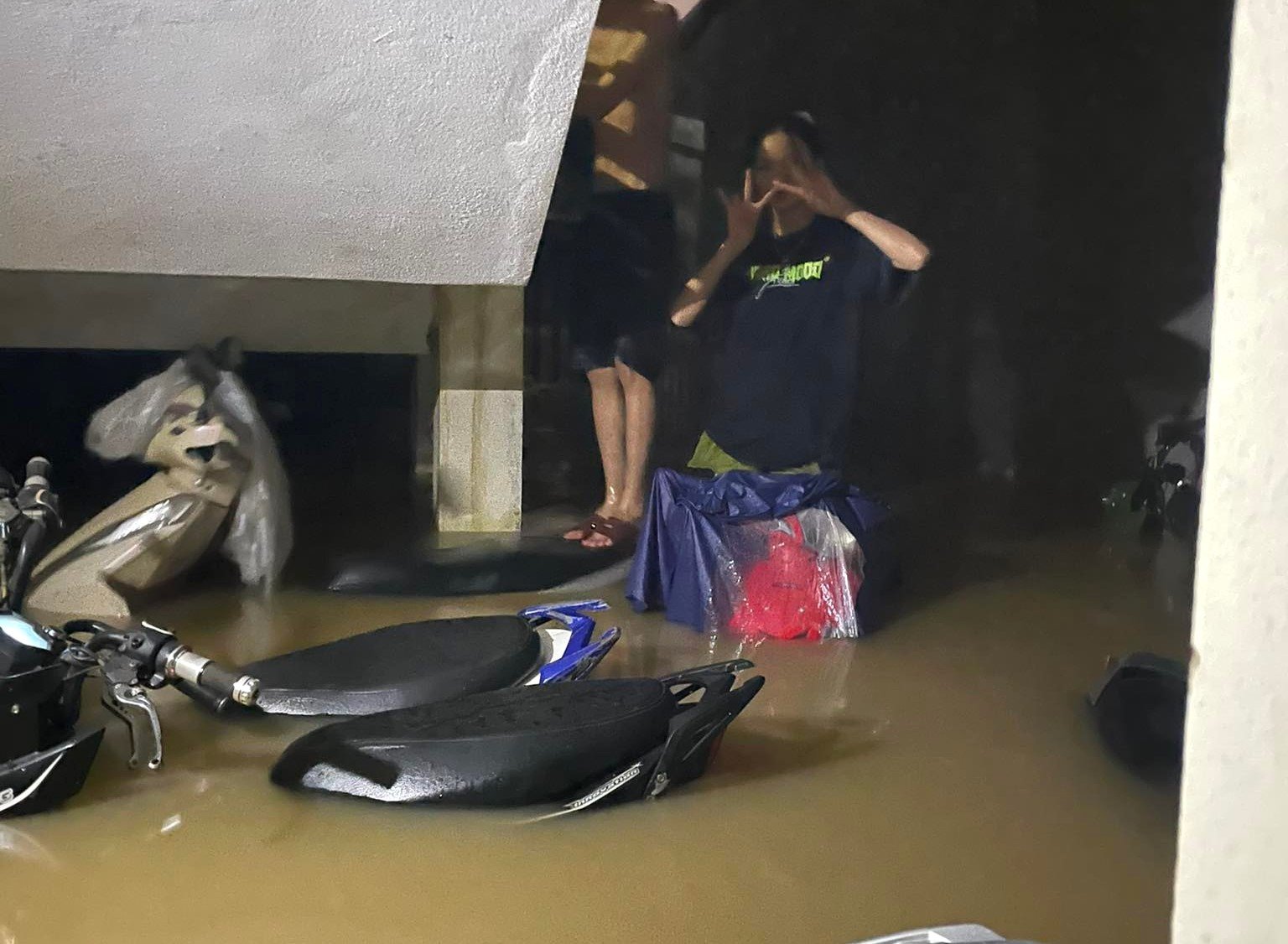 Lũ SôNg HươNg LêN Nhanh Trong đêM, NgườI DâN Tp Huế ThứC TrắNg ứNg Phó - ẢNh 5.