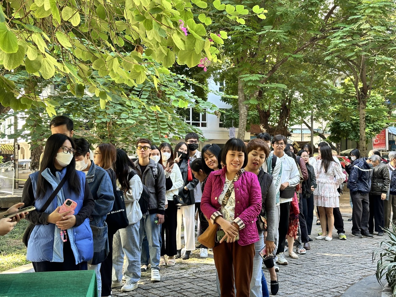 NgườI DâN Hà NộI XếP HàNg DàI Chờ VàO ThăM TháP NướC HàNg ĐậU LầN đầU Mở CửA Sau GầN 130 NăM- ẢNh 6.